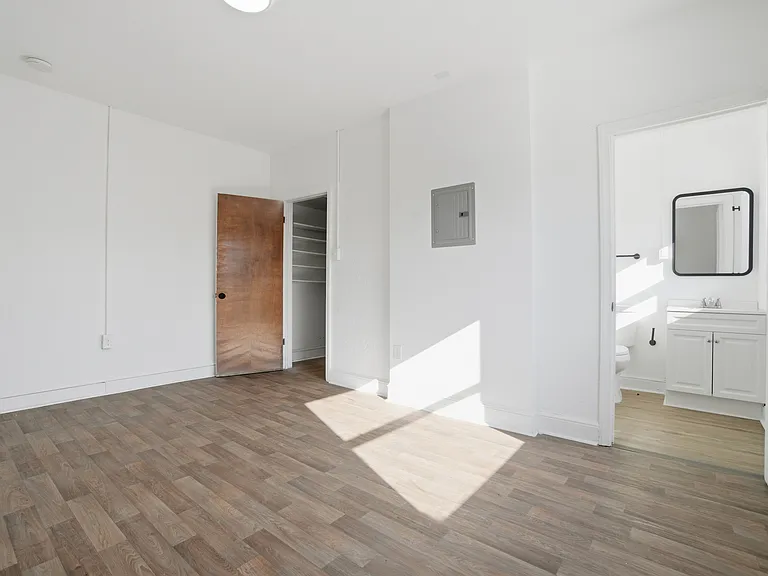 157 W Washington St — Photo 21