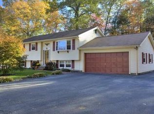 16 Kenneth Ln, Tewksbury, MA 01876