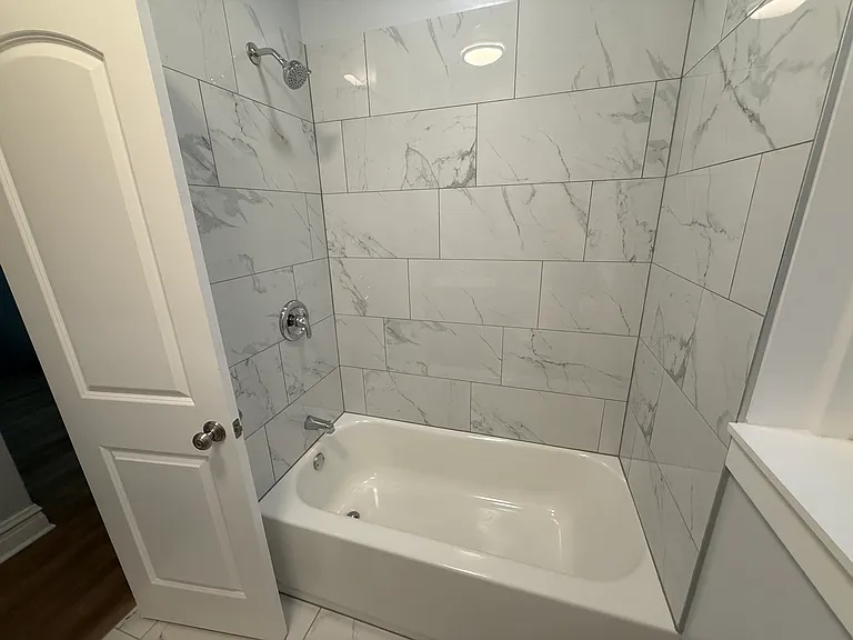 2843 W Berteau Ave #3 — Photo 9