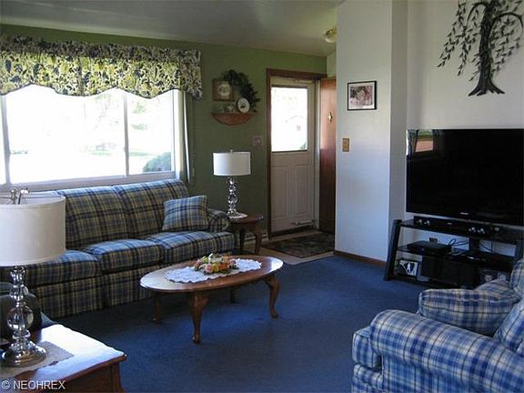 3rd image of 26909 Eastwood Ln