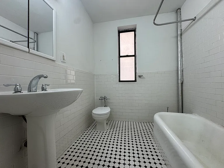 884 Riverside Dr #4D — Photo 4