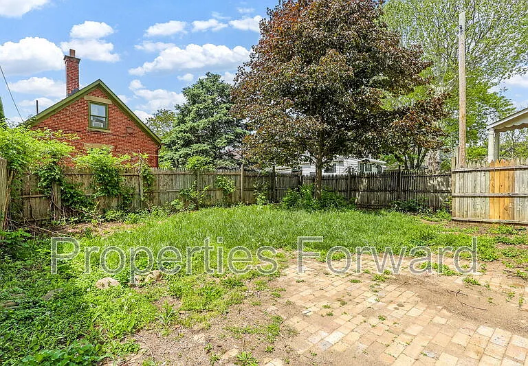 673 E Sycamore St — Photo 27