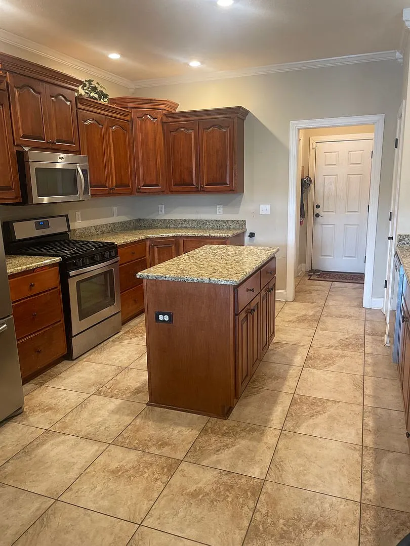670 Uniola Drive — Photo 4