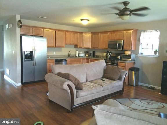 2nd image of 401 Redbud Ln