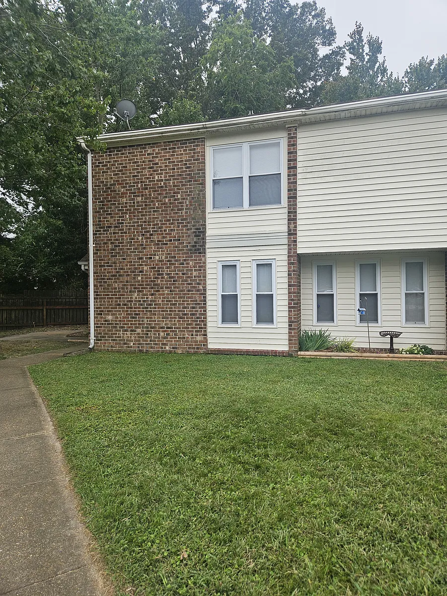 Building Photo - 156 S Comanche Clstr