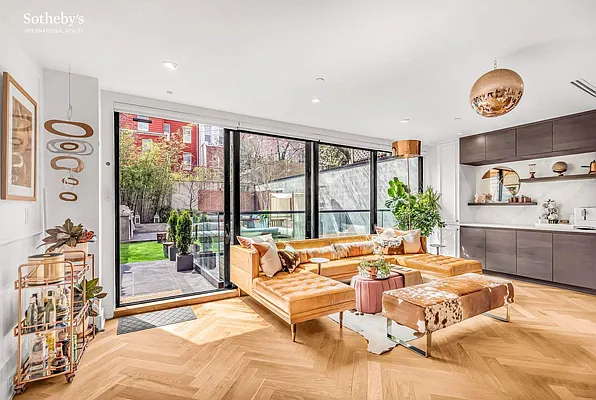 Sold by Sotheby's International Realty | media 6