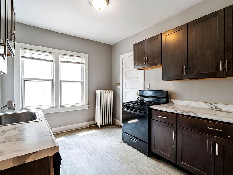 3009 N Maryland Ave — Photo 10