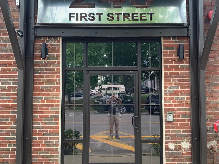 240 1st St NE — Photo 37