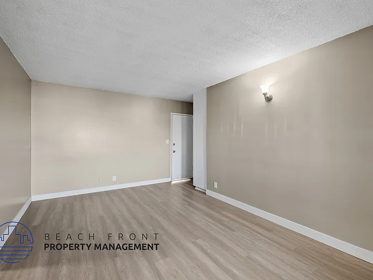 12726 S Truro Ave — Photo 13