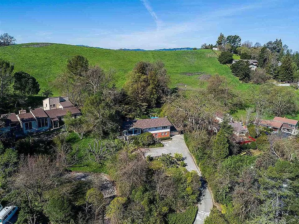 2nd image of 26 Edgemont Cir