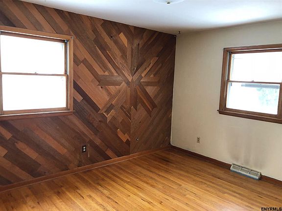 5th image of 22 Ravenwood Dr
