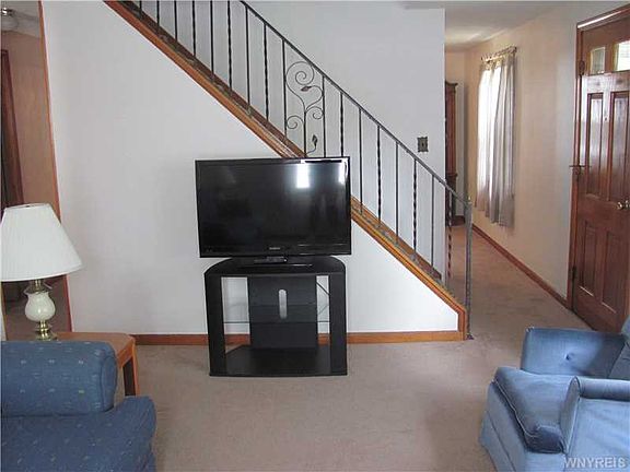 3rd image of 272 Wilmington Ave
