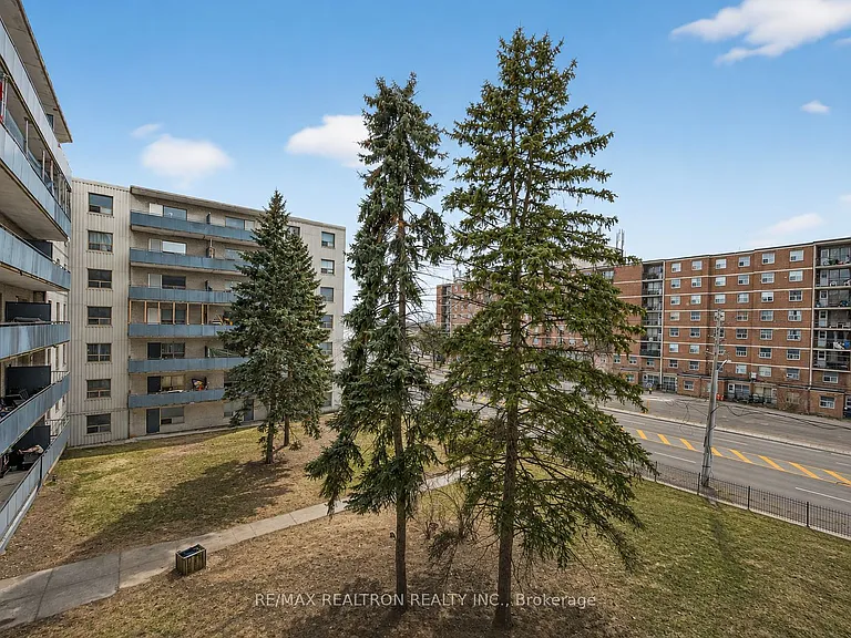 275 Wentworth St W #716 — Photo 1