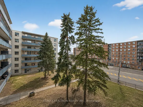 275 Wentworth St W, Oshawa, ON