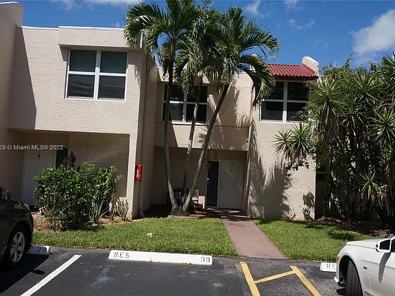 3rd image of 9431 SW Evergreen Pl #102