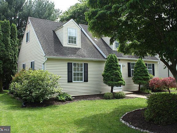 3rd image of 1210 New Hampshire Ln