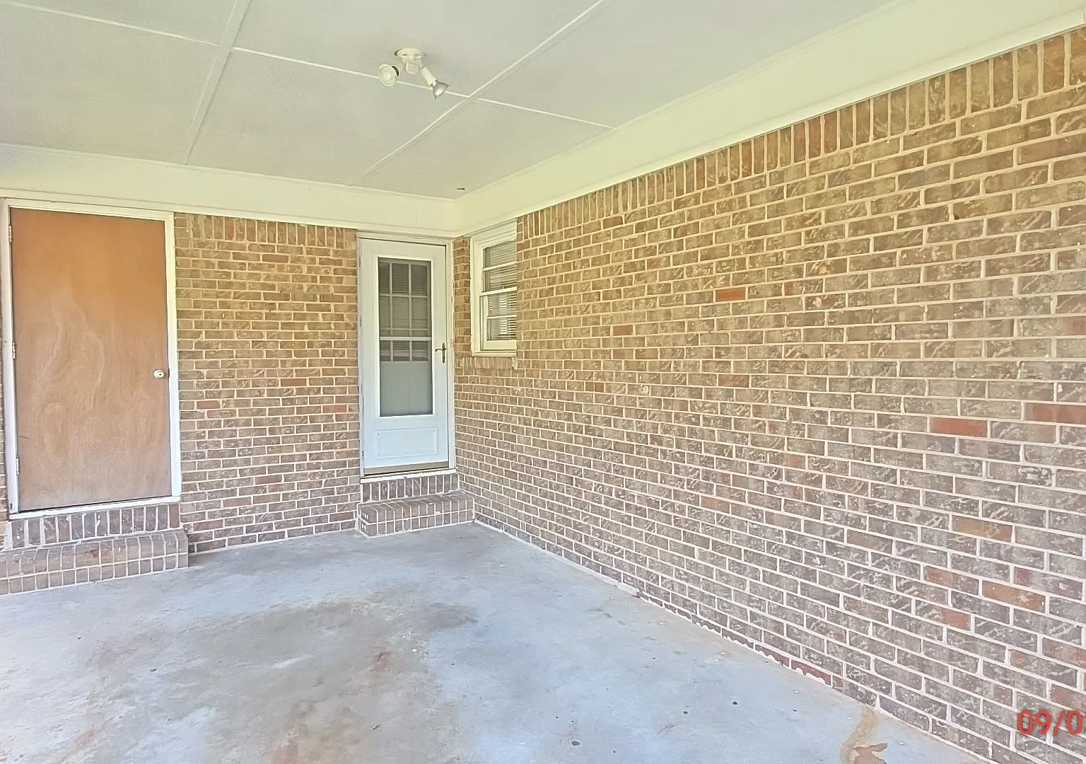 3 bed, 2.0 bath, 1340 sqft, $1,550 — Photo 2