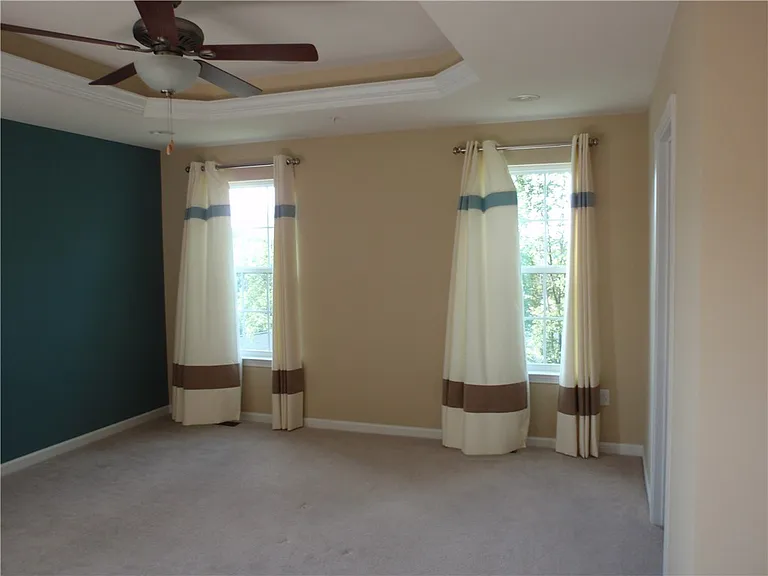 325 Broadstone Dr — Photo 7
