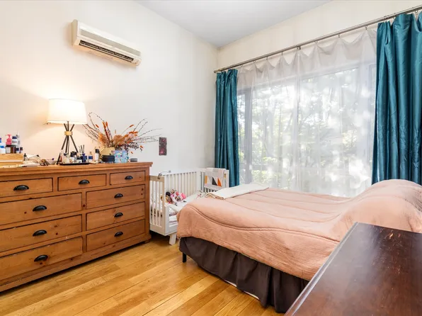 727 Dean Street image 8 of 14