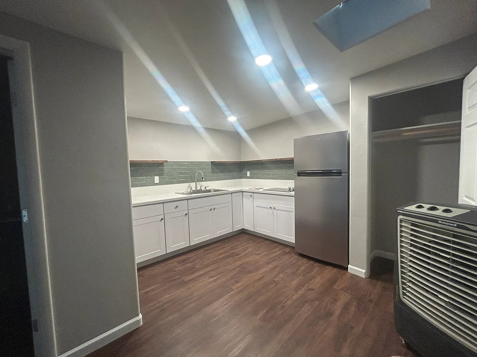 1 bed, 2114 sqft, $1,100 — Photo 1