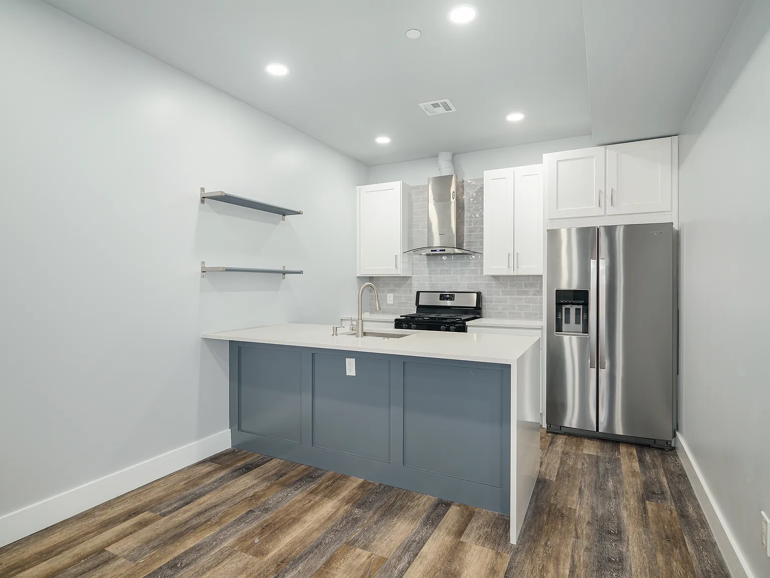 2 bed, 820 sqft, $1,750 — Photo 1