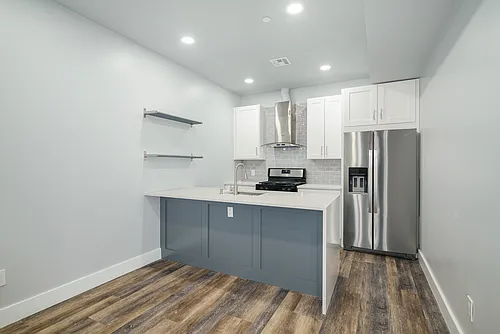 342 W Queen Ln Photo 1