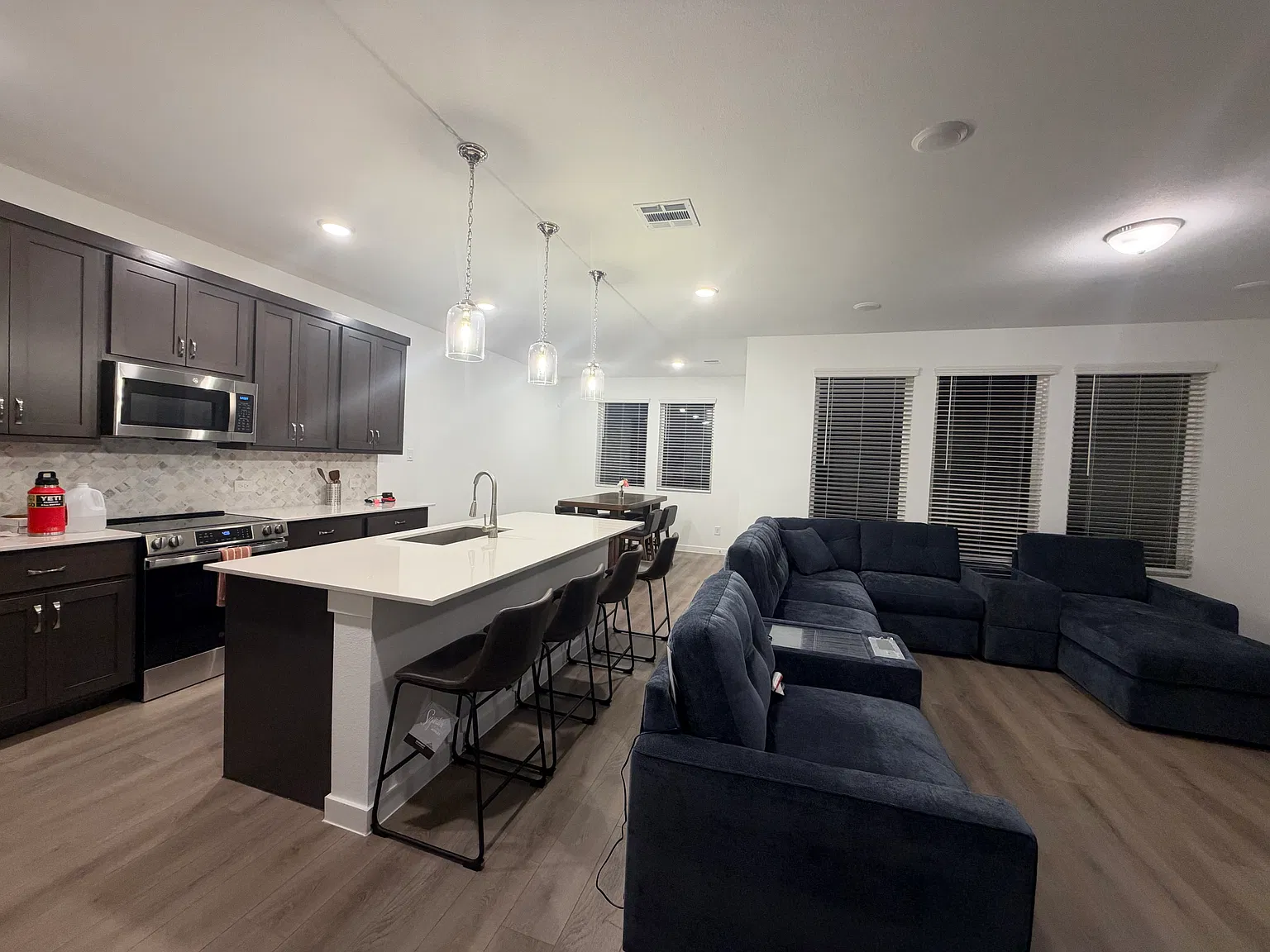4 bed, 2619 sqft, $900 — Photo 2