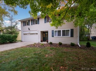 1824 Forrest Blvd, Saint Charles, IL 60174