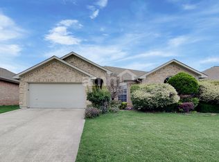 329 Mesquite Hill Dr, Arlington, TX 76002