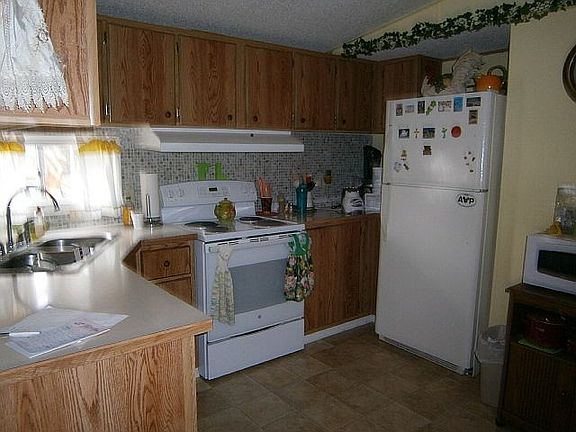3rd image of 1014 Fountainview Lake Dr