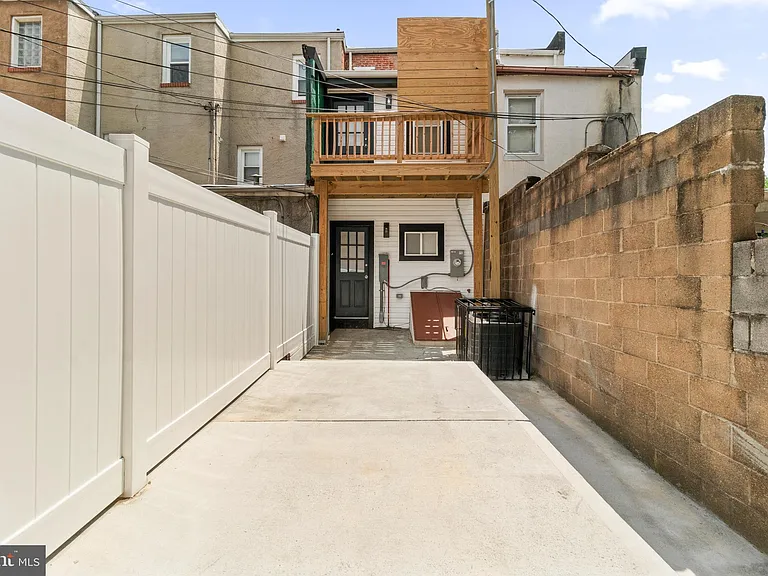 829 W Barre St — Photo 30