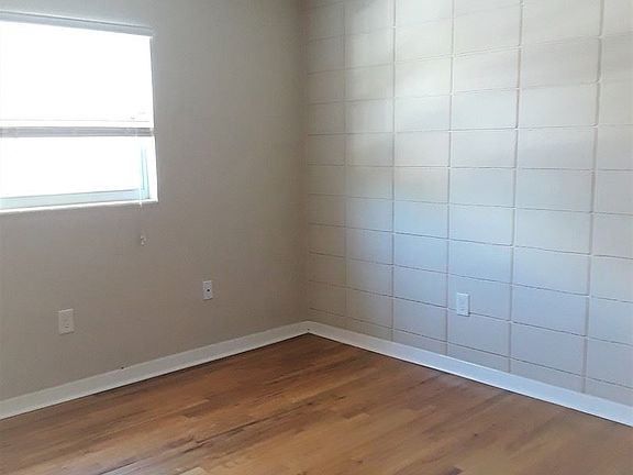 5th image of 320 Lakeview St APT 205