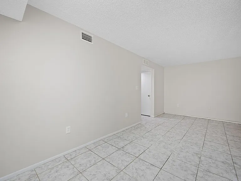 1767 Leo Ln S — Photo 11