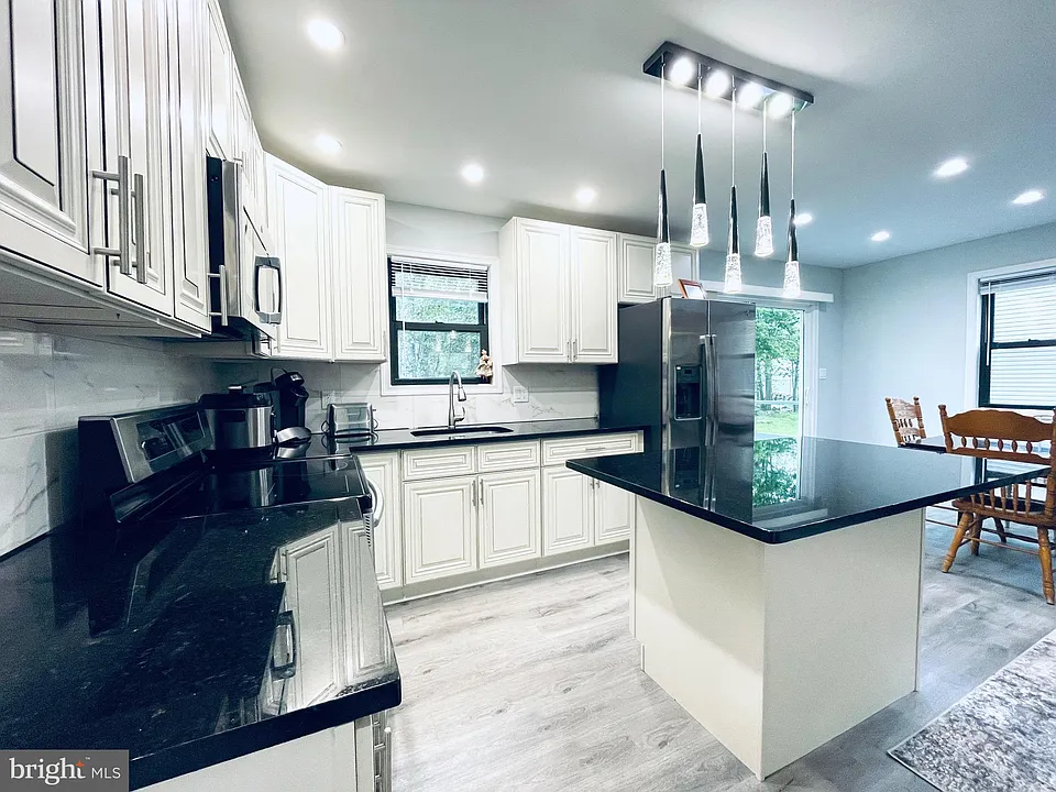 1371 Winding Way
