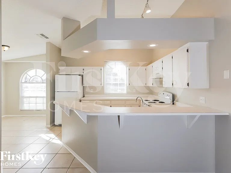 785 Hunt Dr — Photo 6