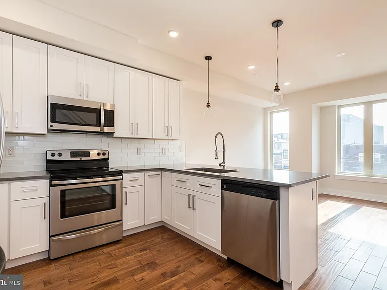 812 N Burns St #2 — Photo 2