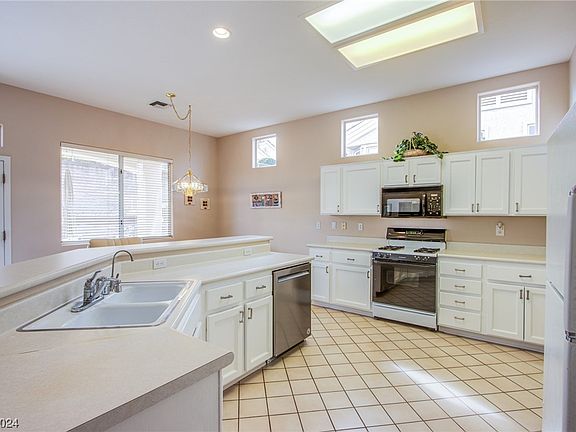 5th image of 10729 Sky Meadows Ave