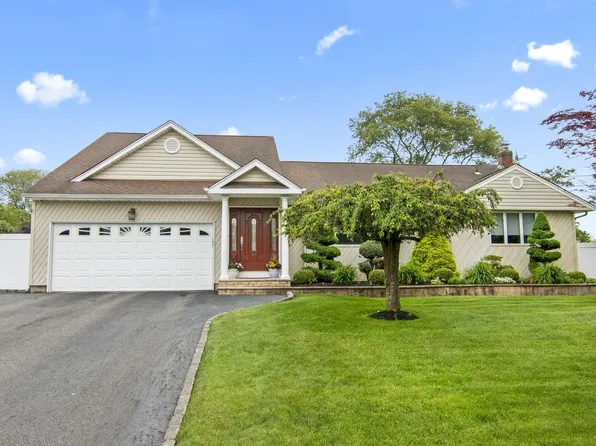 7 Amboy Road, Oakdale, NY 11769