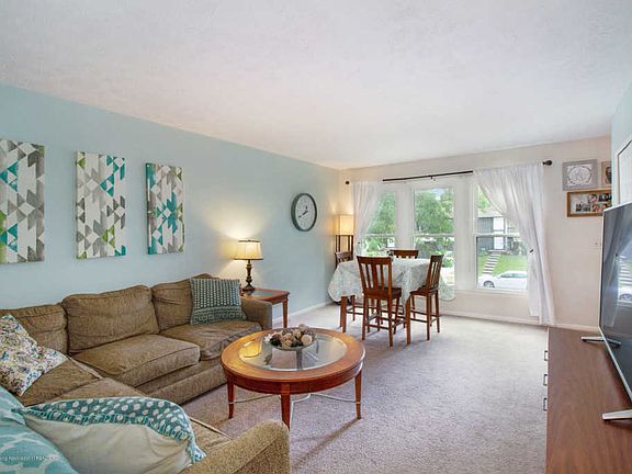 4th image of 2709-2711 Narraganset Dr