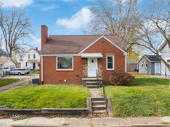 877 10th St NE, Massillon, OH 44646