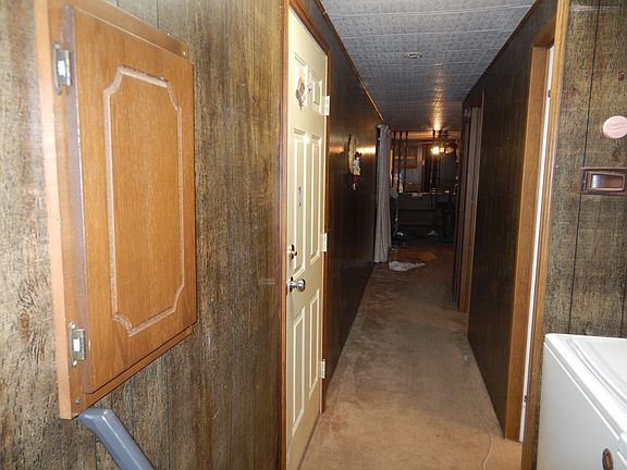 5th image of 155 Knollwood Cir