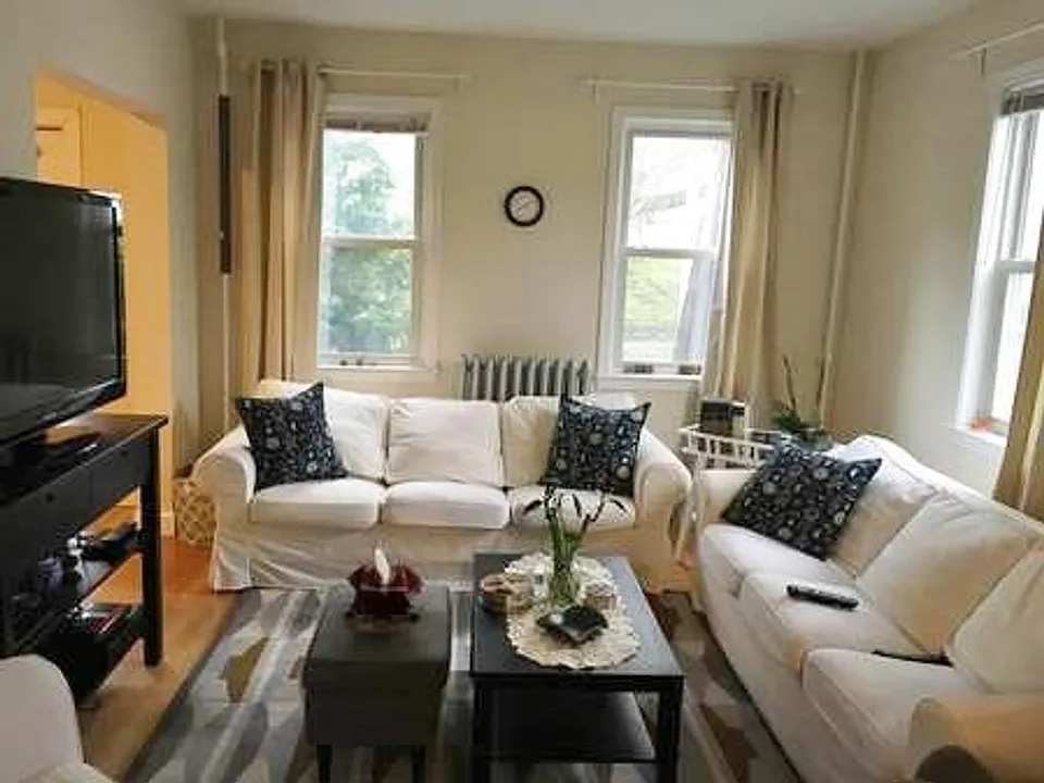 10 Frances St #1