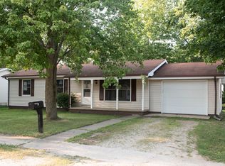 621 W State St, Paxton, IL 60957