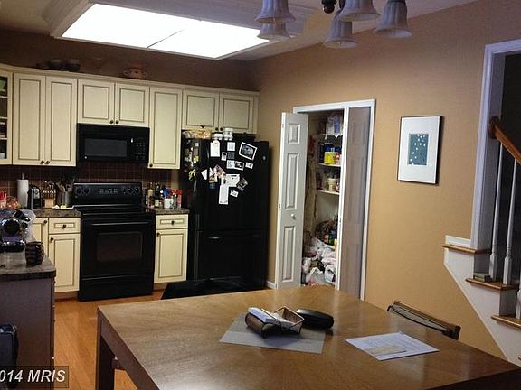 3rd image of 8305 Oak Pond Way