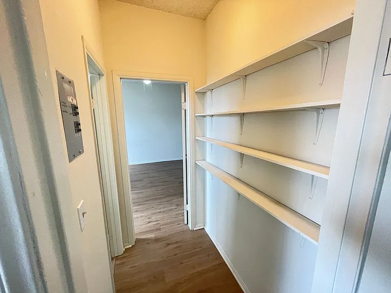 515 E Valencia Ave — Photo 5