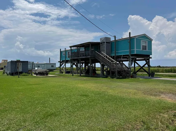 175 Grape Ln, Grand Isle, LA 70358
