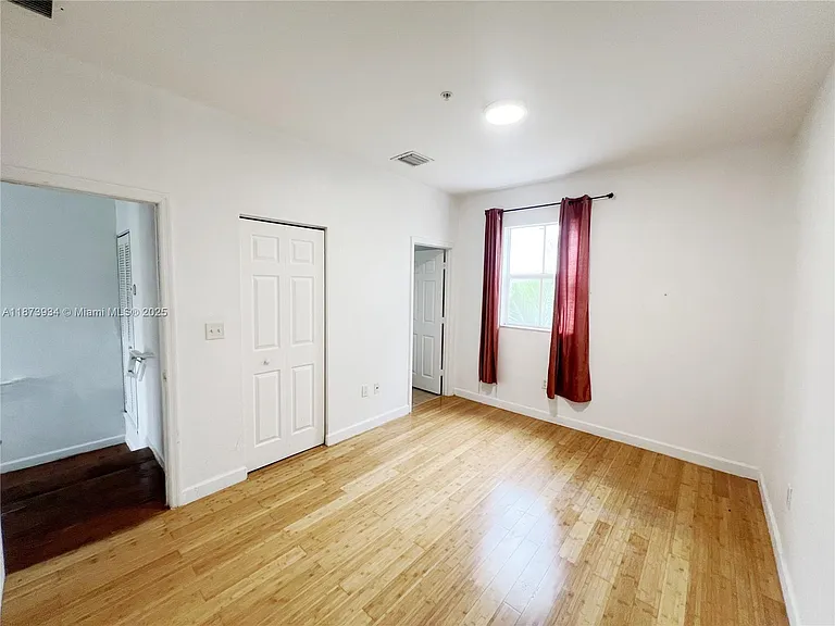 2540 SW 14th Ave — Photo 7