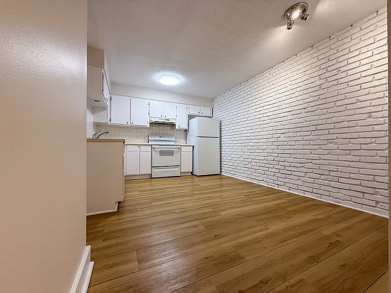4333 Jarboe St #4 — Photo 6