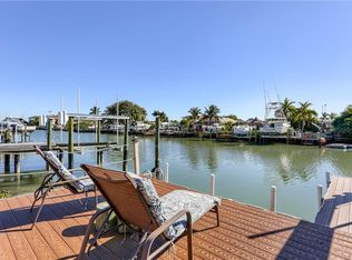 105 Wall St, Redington Shores, FL 33708