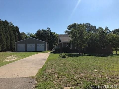 3rd image of 1921 Colonial Park Dr